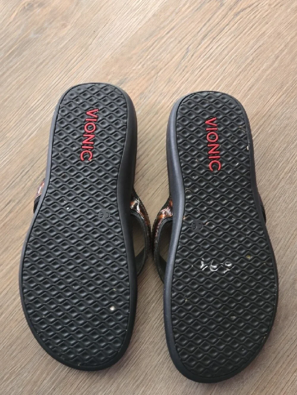 Vionic Tide Tortoiseshell Thong Sandal